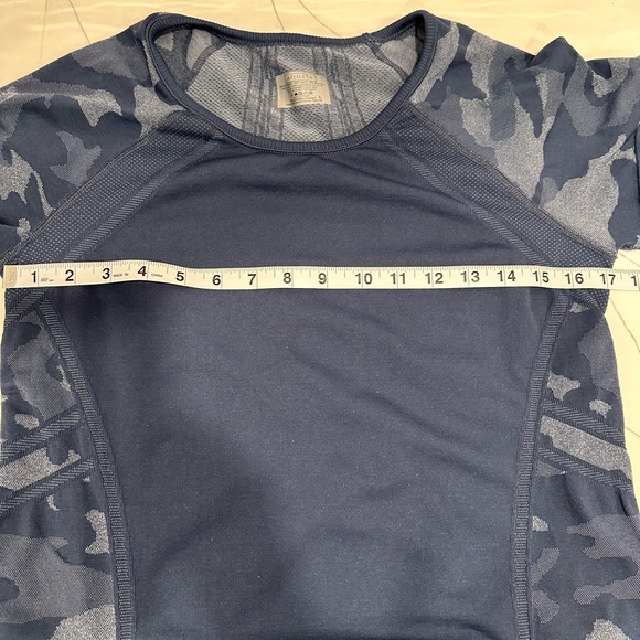 Athleta Fastest Track Blue Camo Shirt Women’s Size Large - Picture 7 of 10